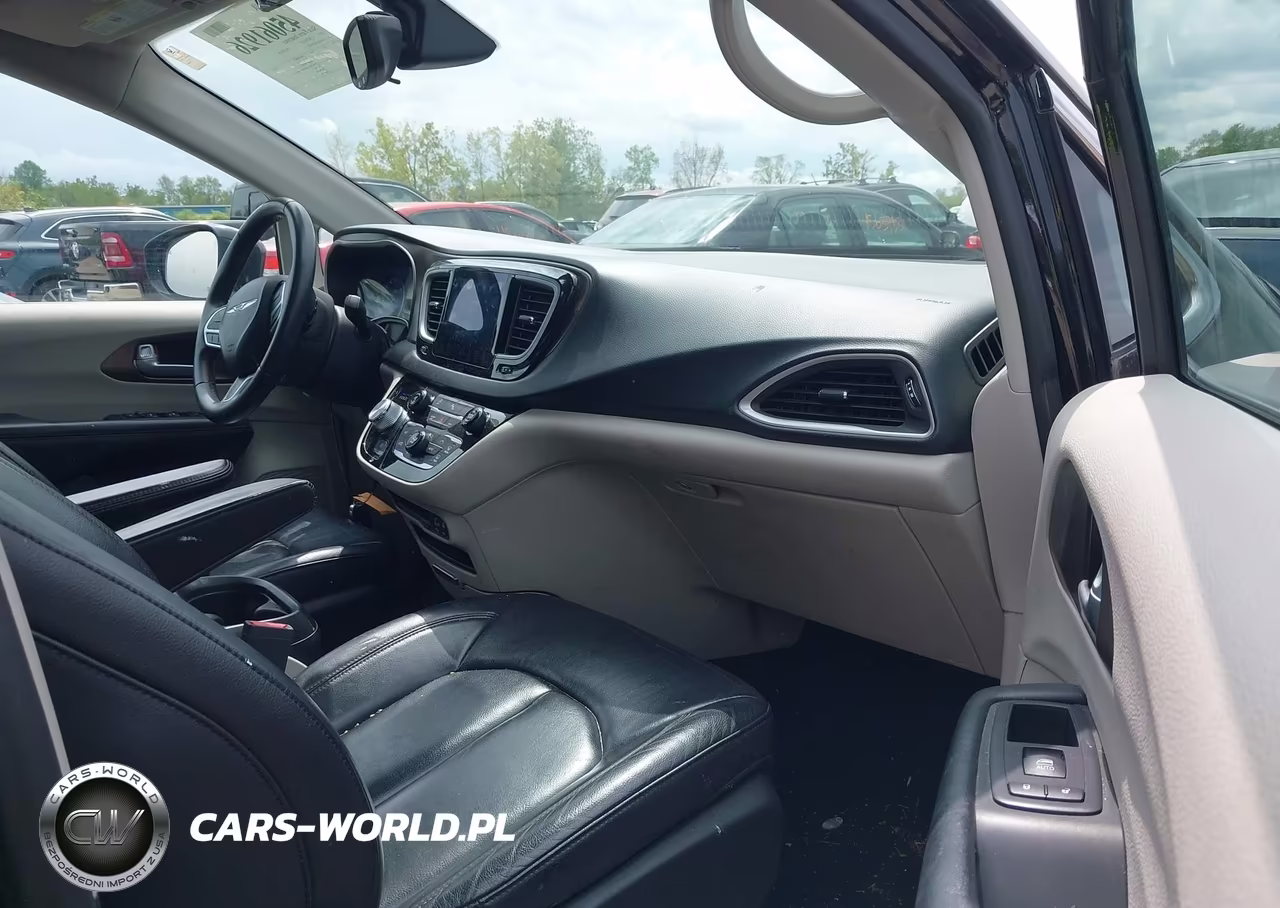 2017 Chrysler Pacifica Touring-L VIN:2C4RC1BG9HR759620 - 5