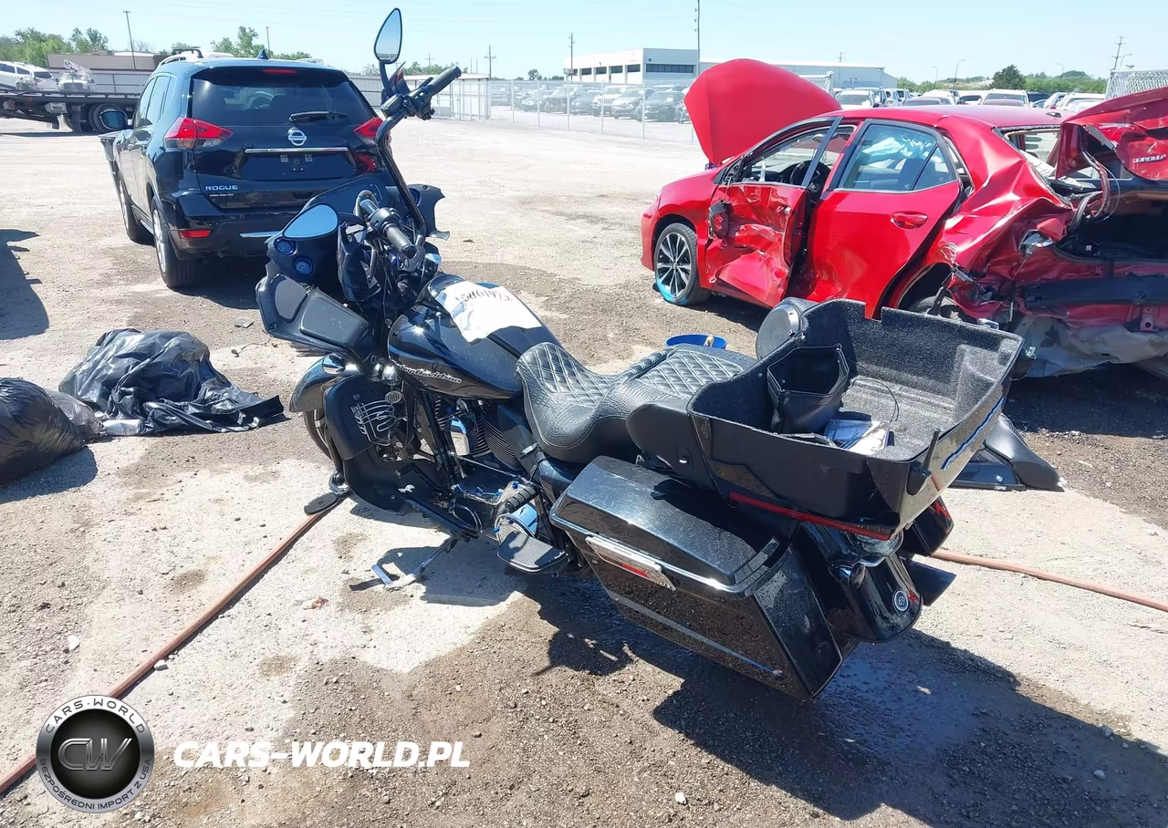 2013 Harley-Davidson Fltru Road Glide Ultra VIN:1HD1KGM12DB667963 - 3