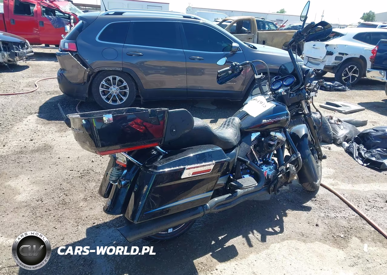 2013 Harley-Davidson Fltru Road Glide Ultra VIN:1HD1KGM12DB667963 - 4