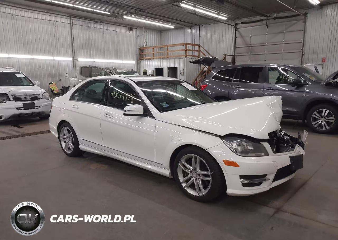 2014 Mercedes-Benz C 300 Sport 4Matic – zdjęcie 1 z 17