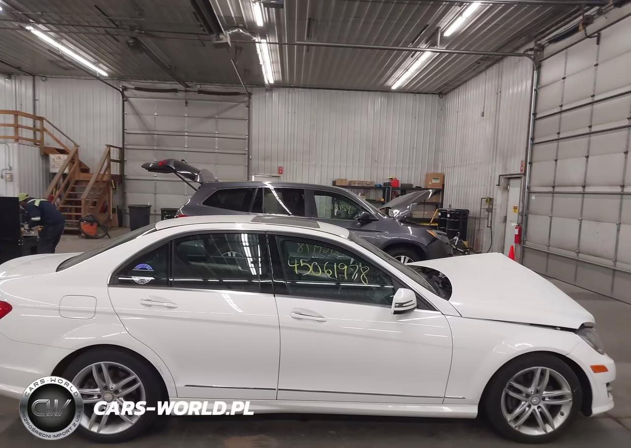 2014 Mercedes-Benz C 300 Sport 4Matic VIN:WDDGF8AB9ER309132 - 14