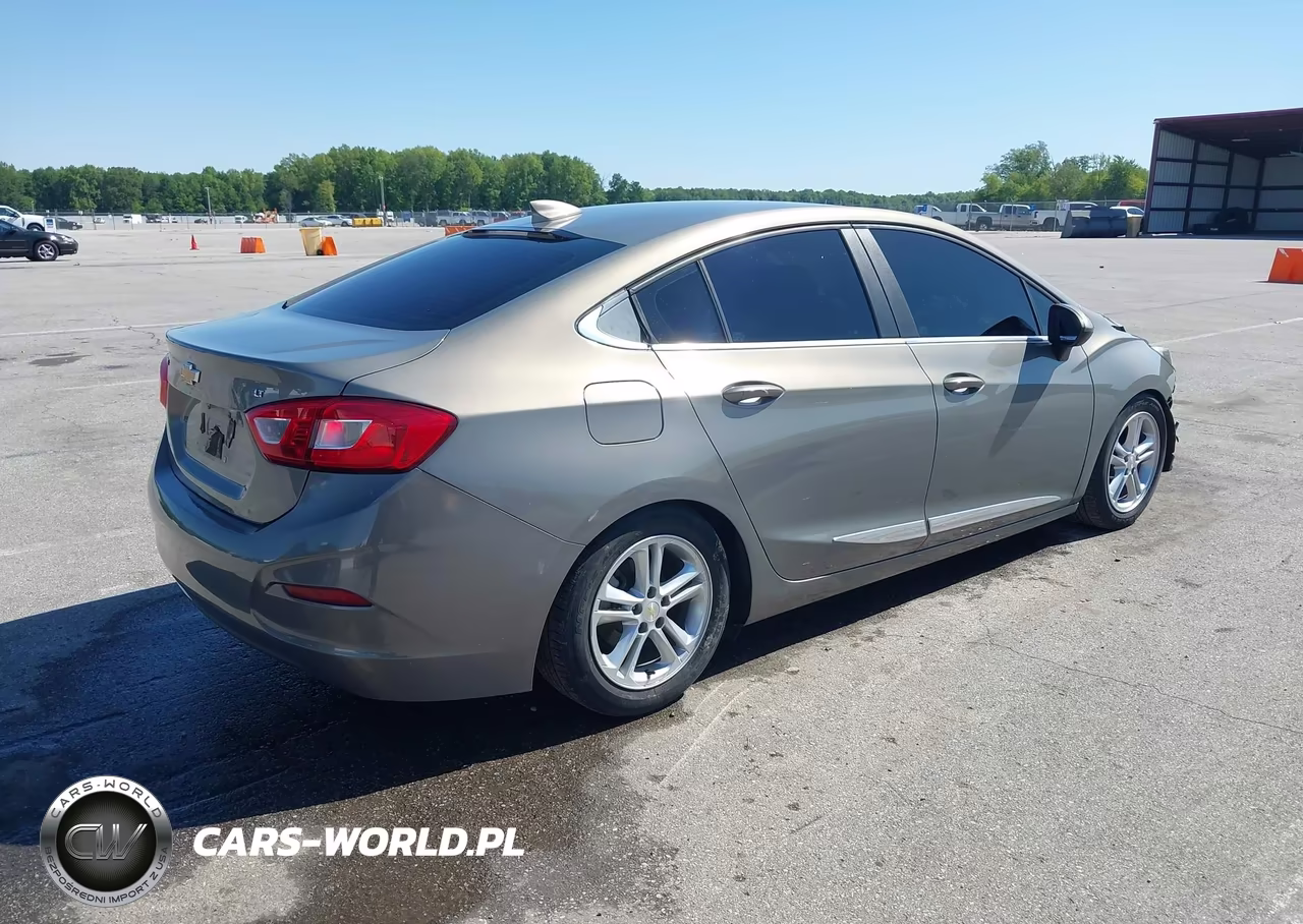 2018 Chevrolet Cruze Lt Auto VIN:1G1BE5SM4J7245375 - 4