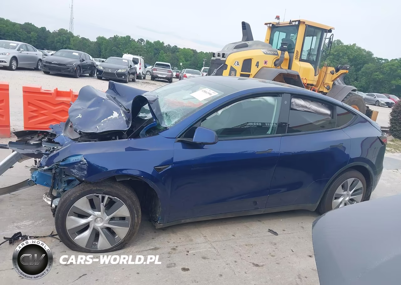 2022 Tesla Model Y Long Range Dual Motor All-Wheel Drive VIN:7SAYGAEE2NF426650 - 14