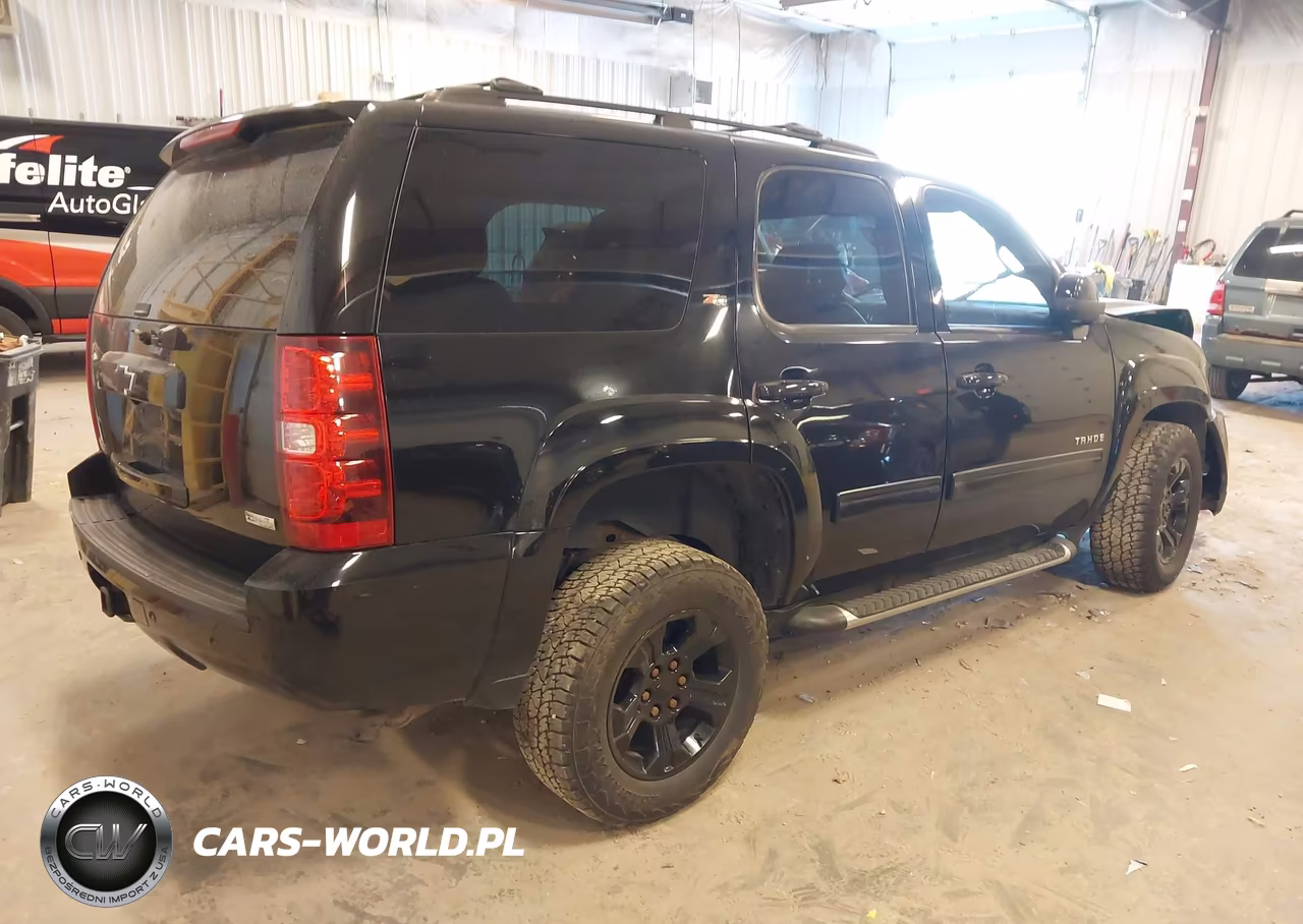 2011 Chevrolet Tahoe Lt VIN:1GNSKBE09BR258627 - 4