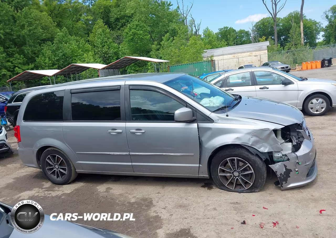 2015 Dodge Grand Caravan R-T VIN:2C4RDGEGXFR642010 - 13