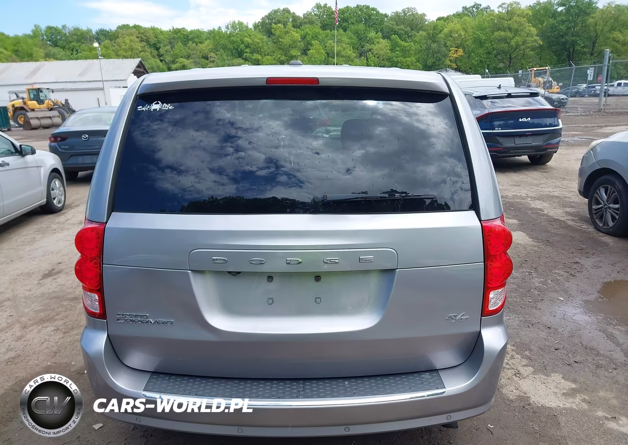 2015 Dodge Grand Caravan R-T VIN:2C4RDGEGXFR642010 - 16