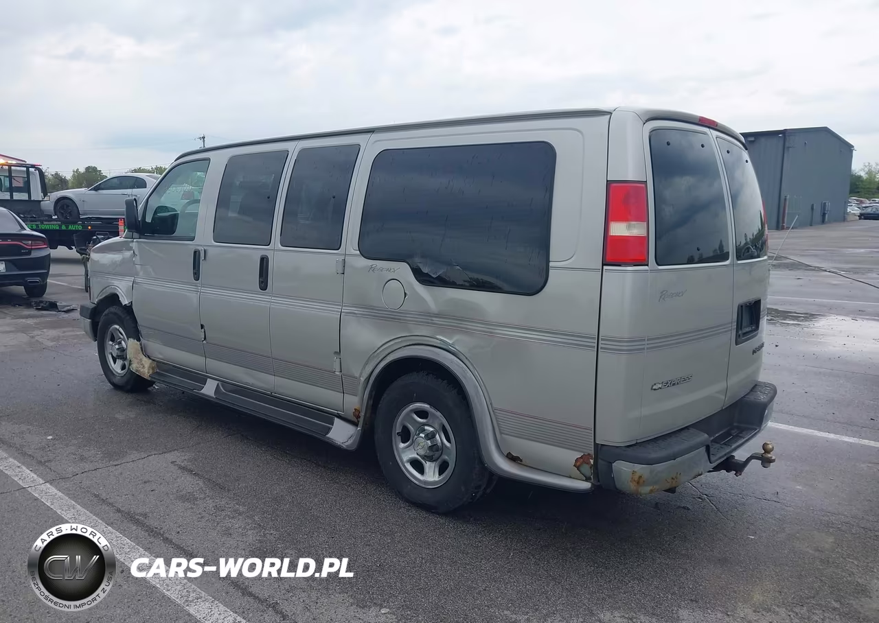 2005 Chevrolet Express Upfitter VIN:1GBFG15T151261884 - 3