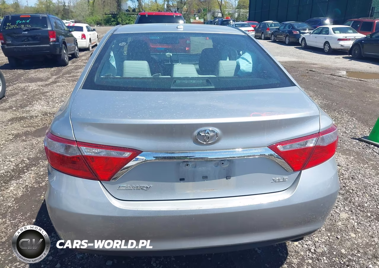 2016 Toyota Camry Xle VIN:4T1BF1FK2GU526070 - 16