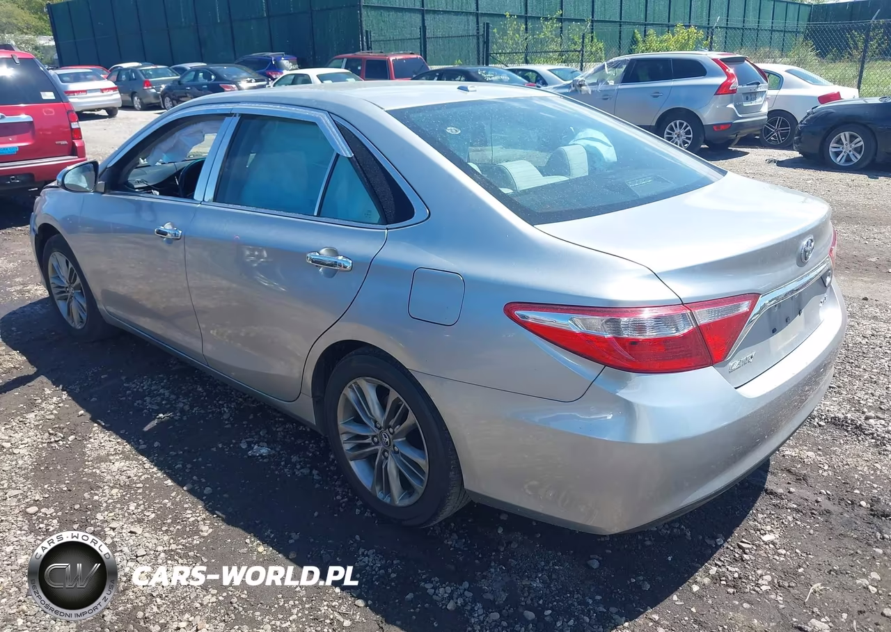 2016 Toyota Camry Xle VIN:4T1BF1FK2GU526070 - 3