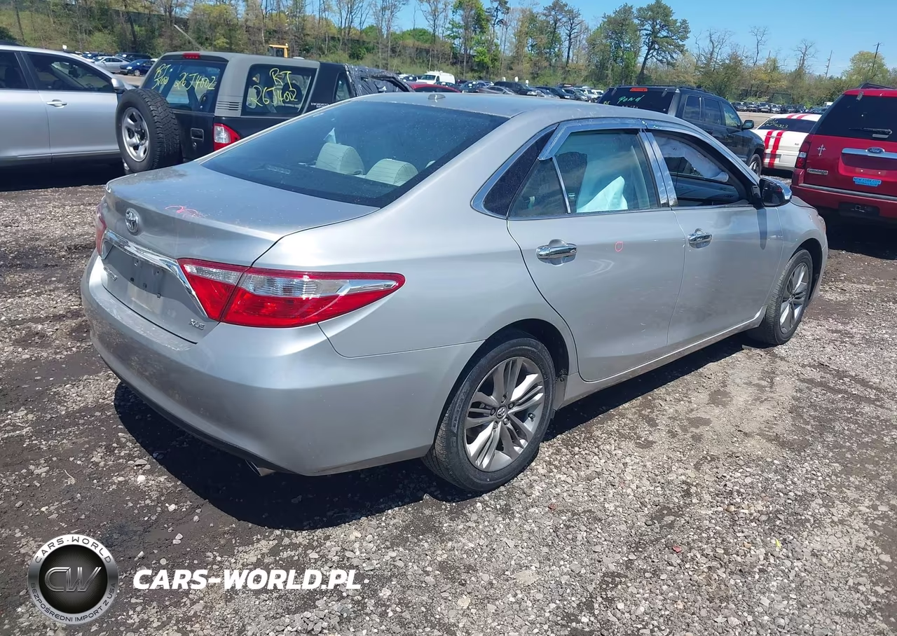 2016 Toyota Camry Xle VIN:4T1BF1FK2GU526070 - 4