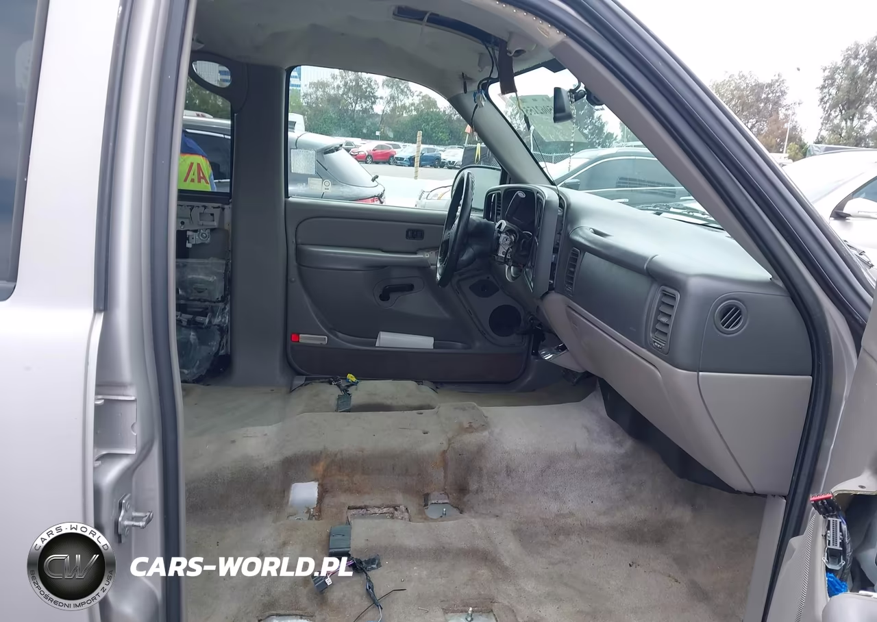 2005 Chevrolet Suburban 1500 Ls VIN:1GNEC16Z15J182647 - 5