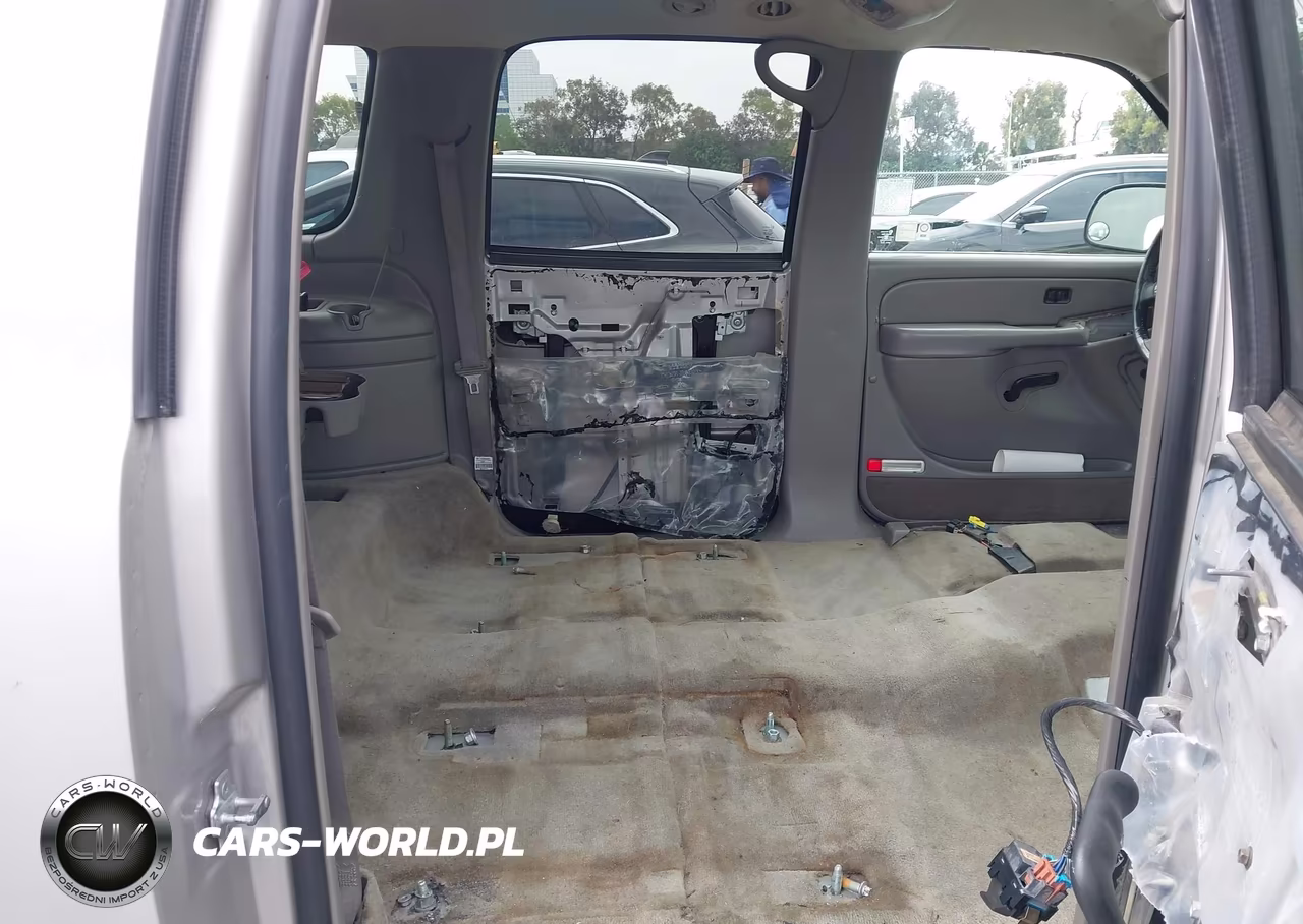 2005 Chevrolet Suburban 1500 Ls VIN:1GNEC16Z15J182647 - 8