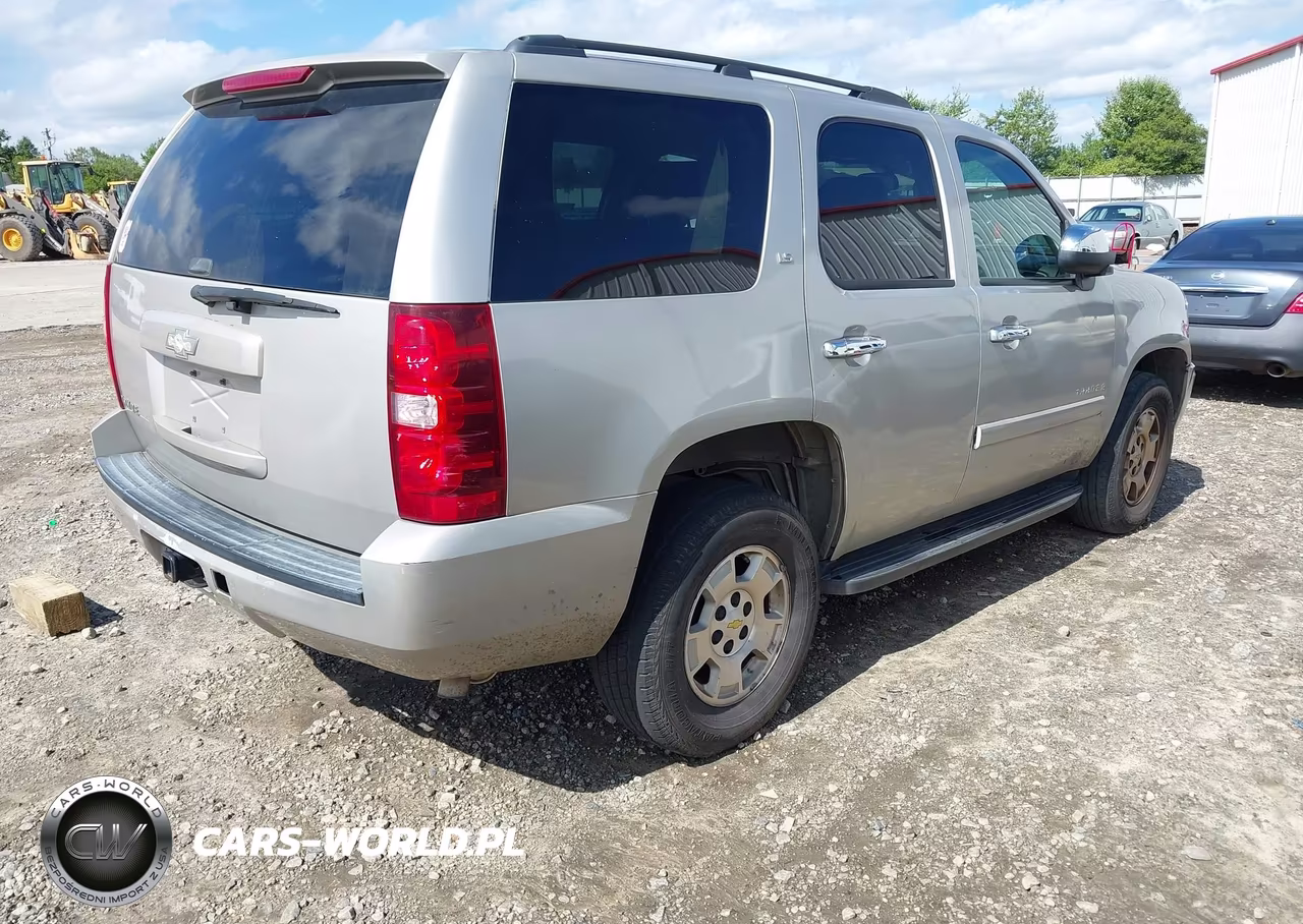 2009 Chevrolet Tahoe Ls VIN:1GNFC13C09R172705 - 4