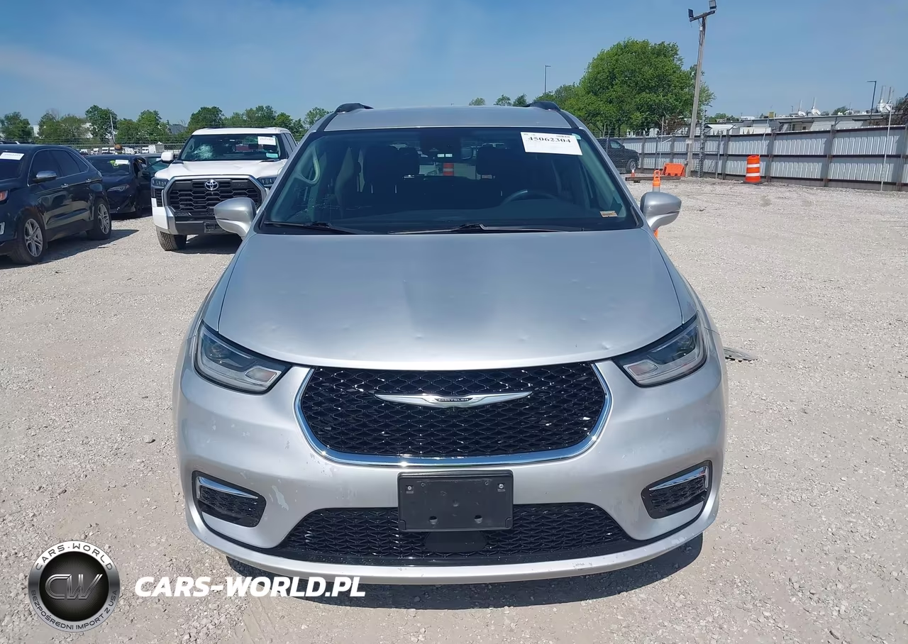2022 Chrysler Pacifica Touring L VIN:2C4RC1BG8NR160638 - 11