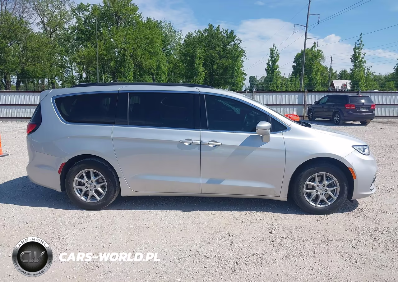 2022 Chrysler Pacifica Touring L VIN:2C4RC1BG8NR160638 - 12
