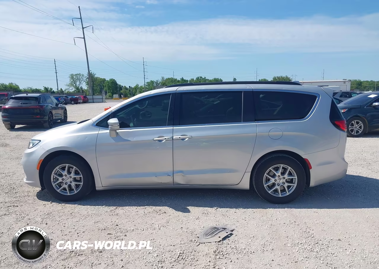 2022 Chrysler Pacifica Touring L VIN:2C4RC1BG8NR160638 - 13