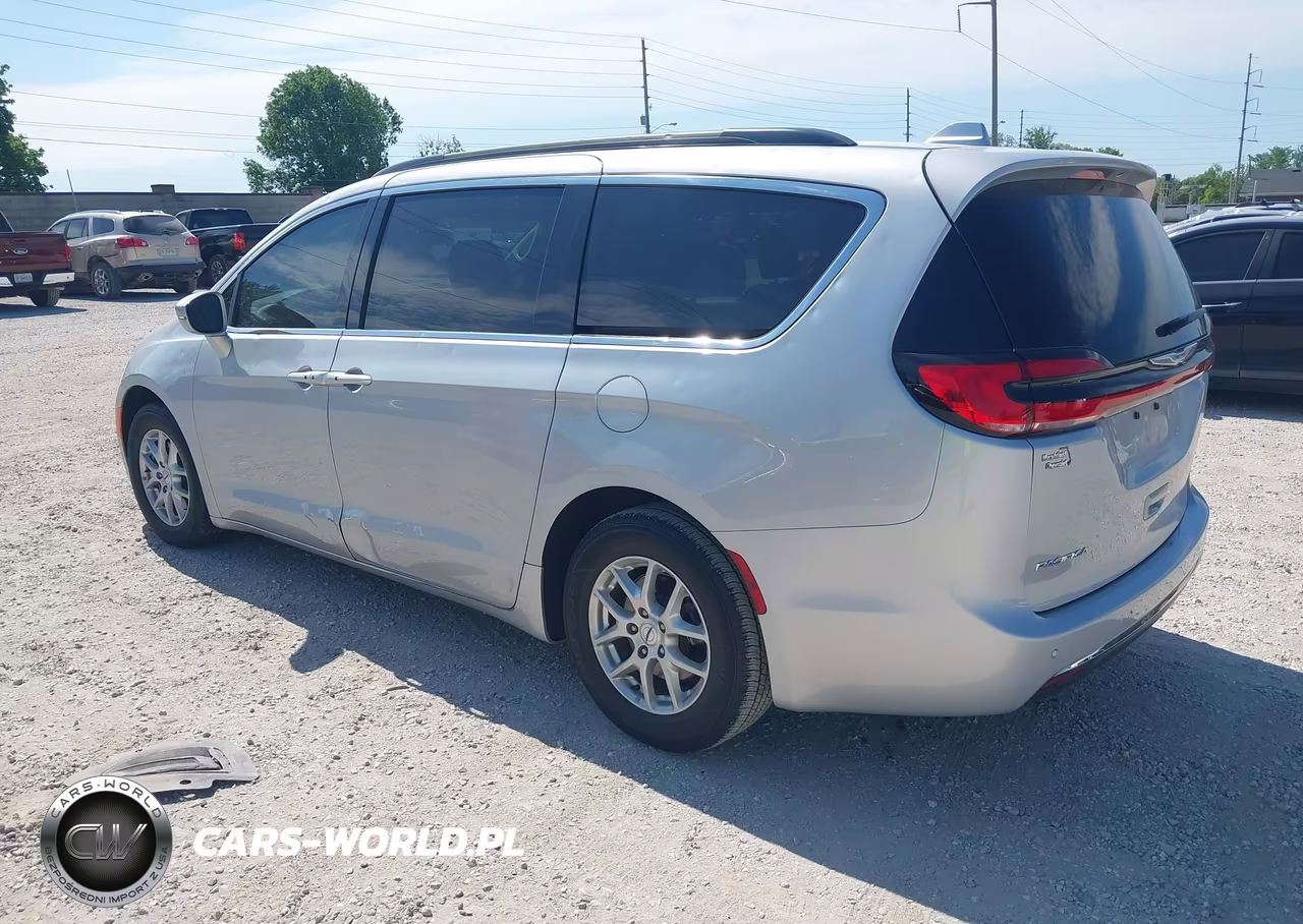 2022 Chrysler Pacifica Touring L VIN:2C4RC1BG8NR160638 - 3