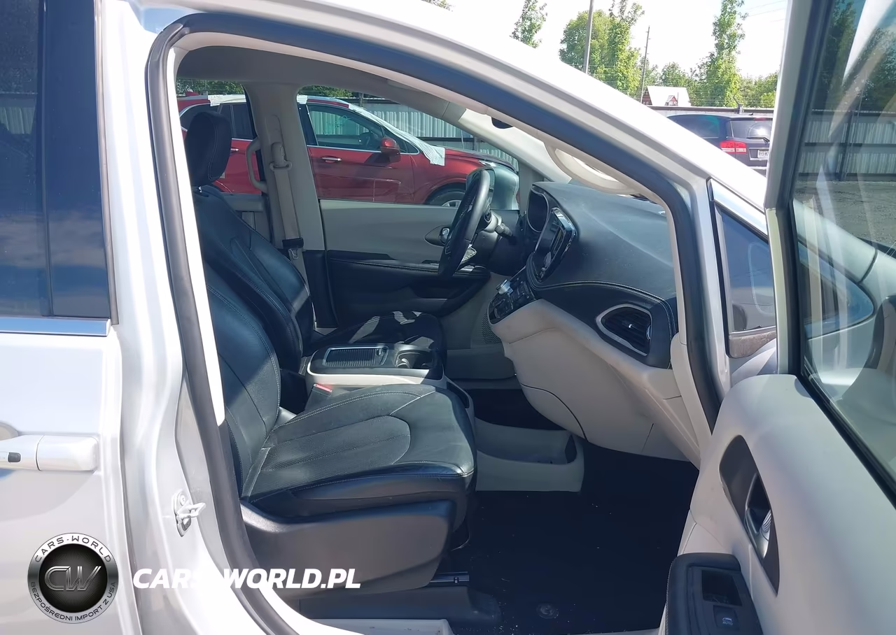 2022 Chrysler Pacifica Touring L VIN:2C4RC1BG8NR160638 - 5
