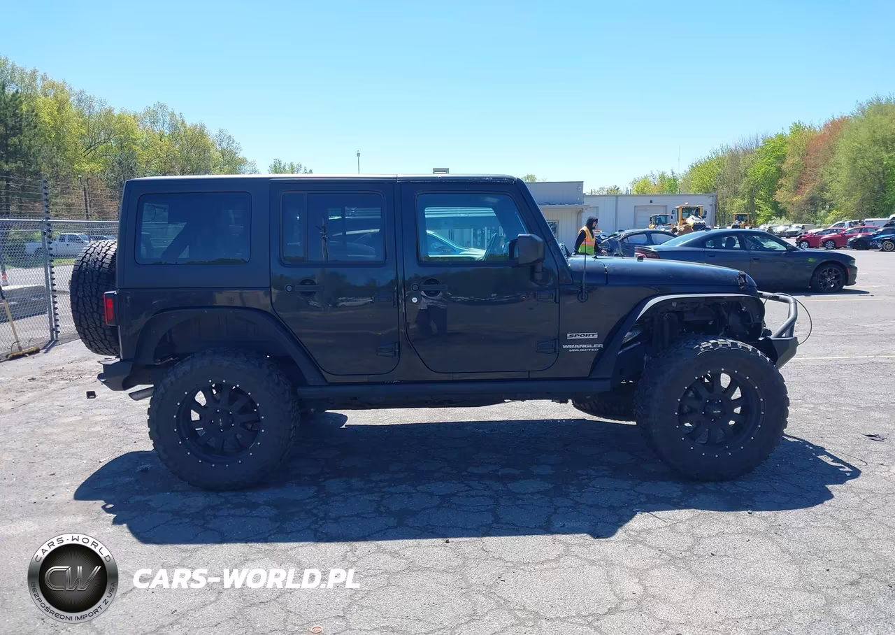 2016 Jeep Wrangler Unlimited Sport VIN:1C4BJWDG1GL303829 - 14