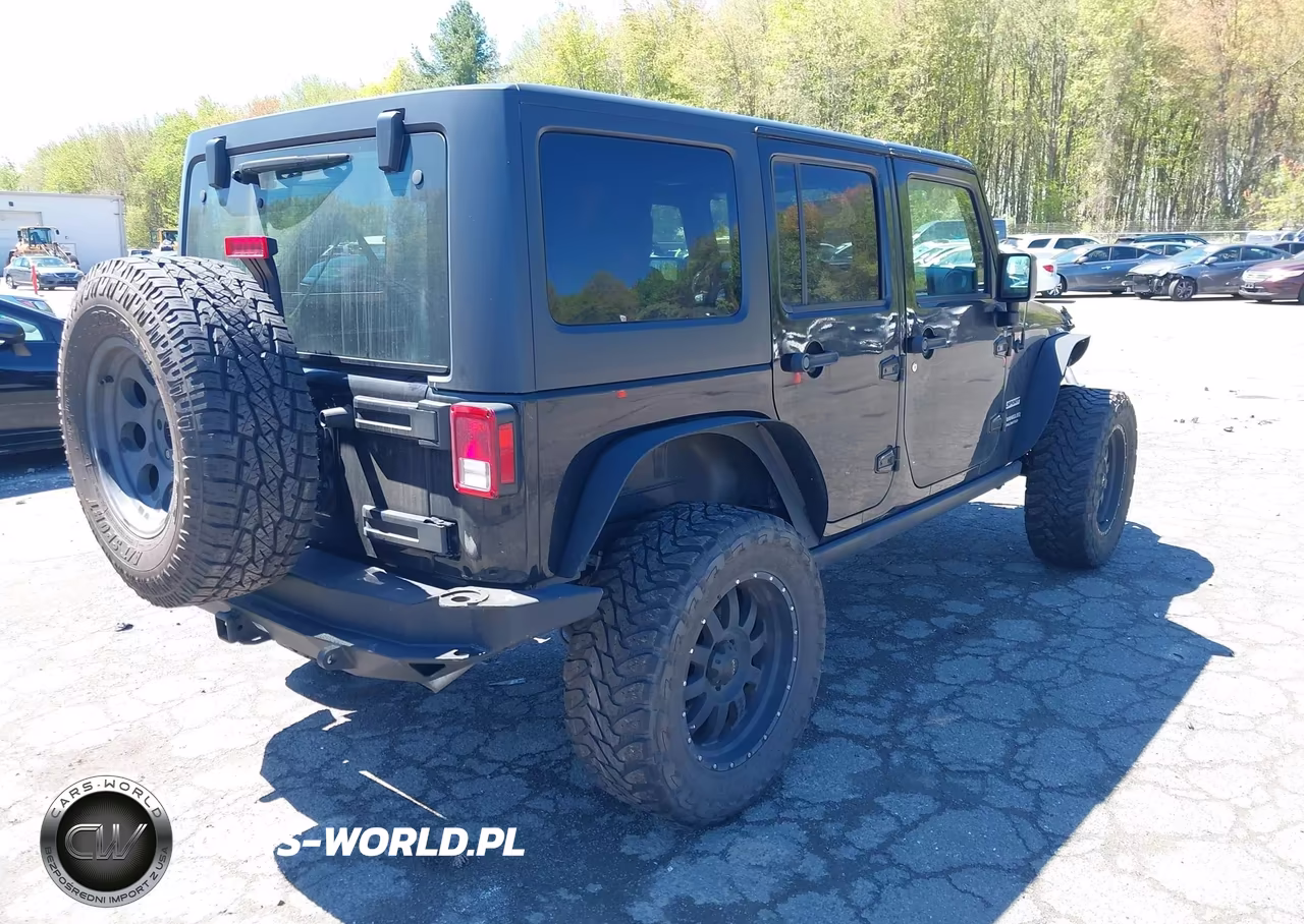 2016 Jeep Wrangler Unlimited Sport VIN:1C4BJWDG1GL303829 - 4