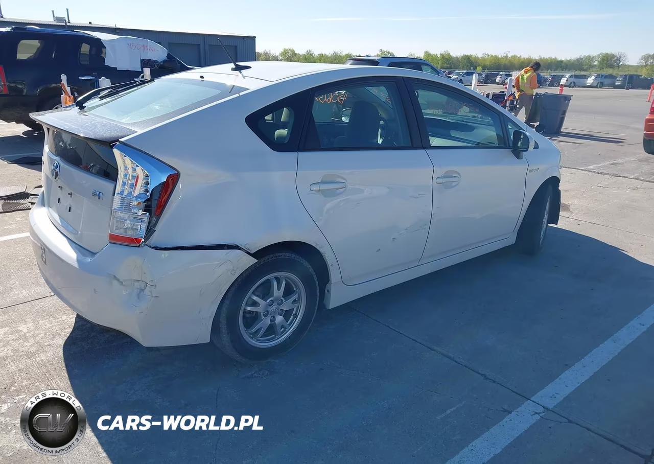 2011 Toyota Prius Three VIN:JTDKN3DU4B0246299 - 4