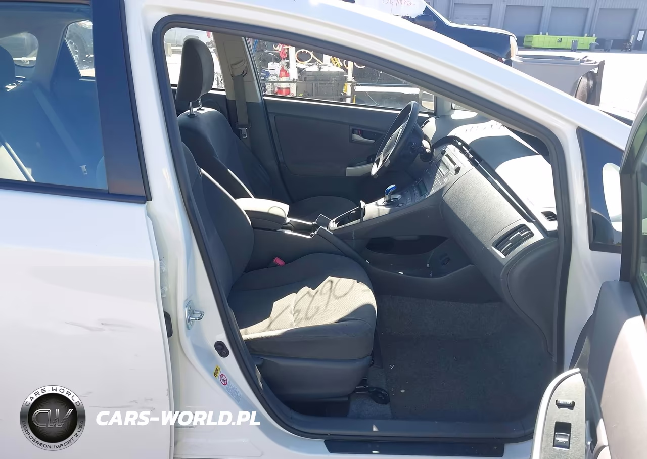 2011 Toyota Prius Three VIN:JTDKN3DU4B0246299 - 5