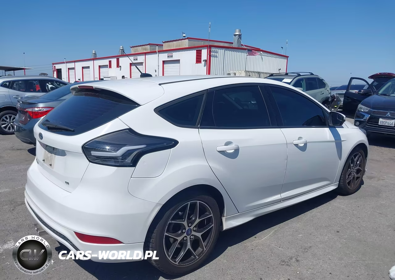 2016 Ford Focus Se VIN:1FADP3K25GL212808 - 13