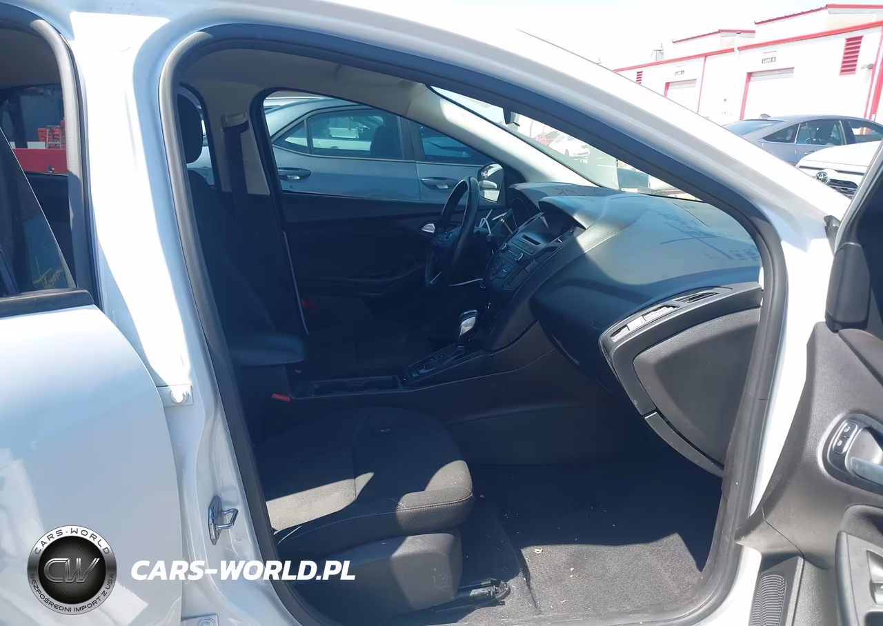2016 Ford Focus Se VIN:1FADP3K25GL212808 - 5