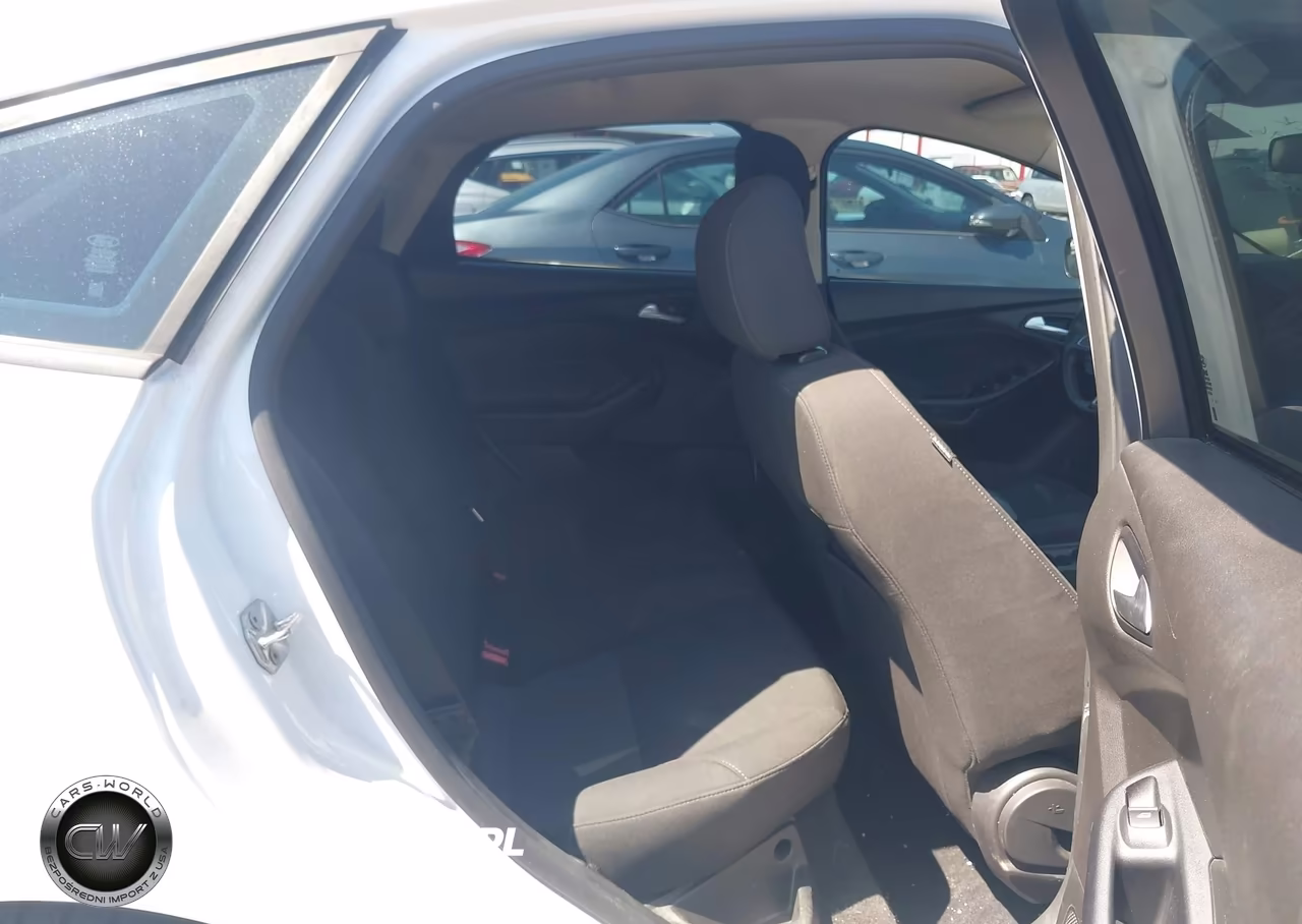 2016 Ford Focus Se VIN:1FADP3K25GL212808 - 8