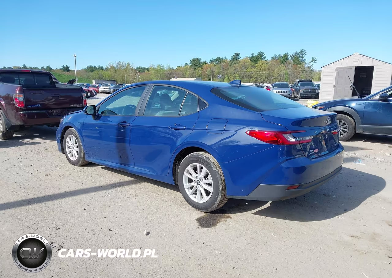 2025 Toyota Camry Le VIN:4T1DBADKXSU036041 - 3