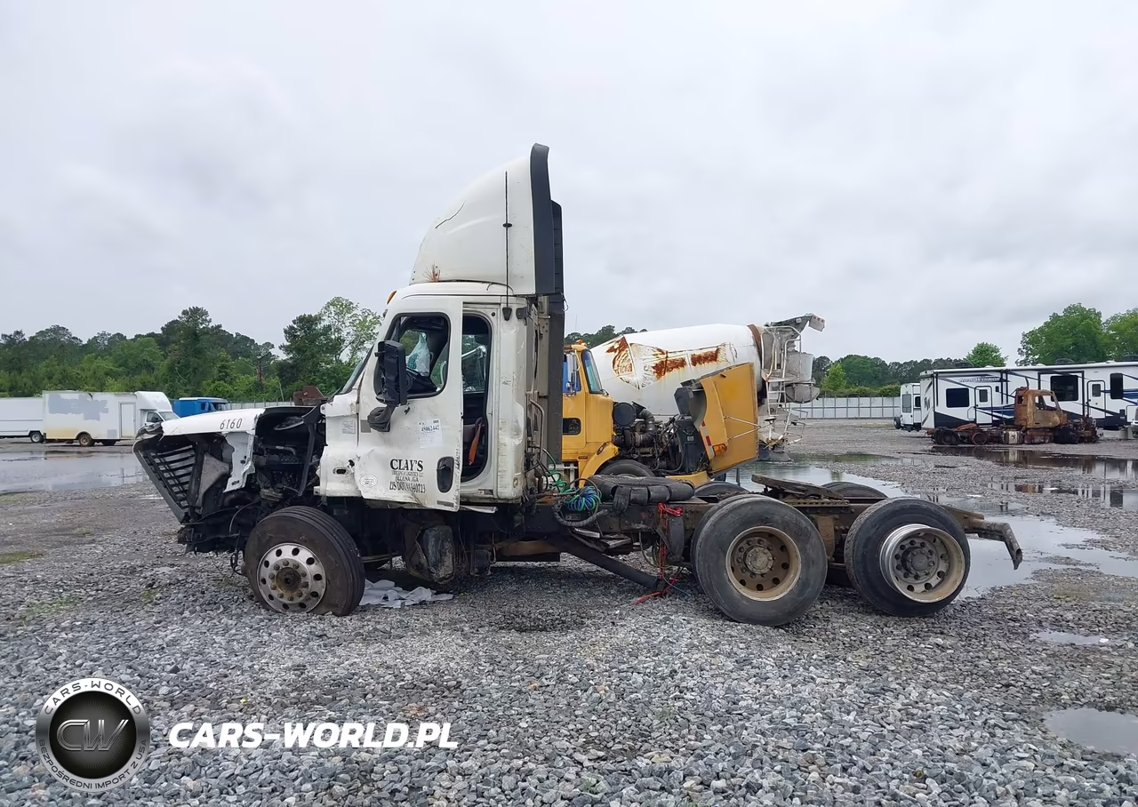 2018 Freightliner Cascadia 125 VIN:3AKJGEDR7JSJH7823 - 15