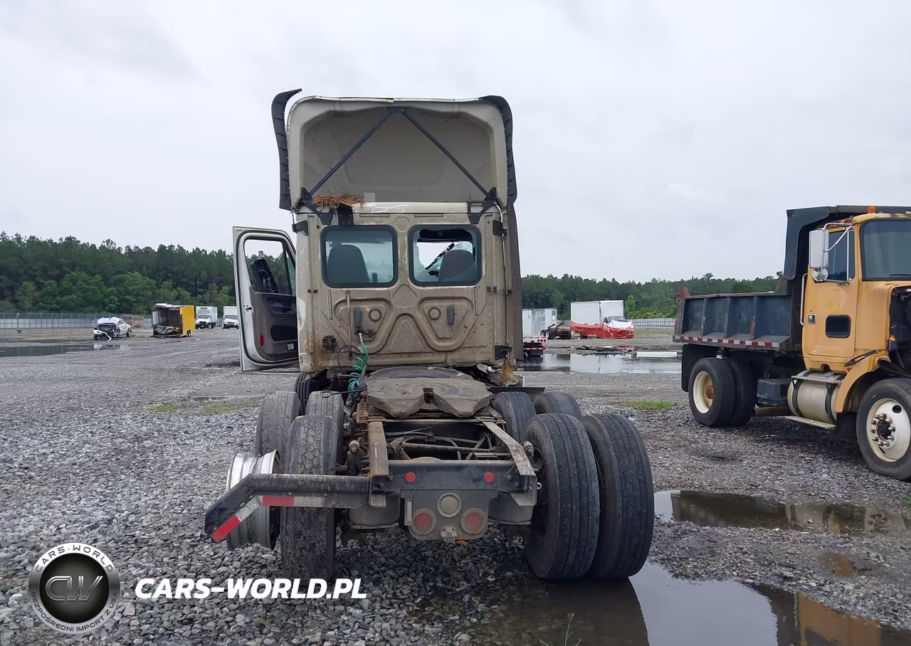 2018 Freightliner Cascadia 125 VIN:3AKJGEDR7JSJH7823 - 16
