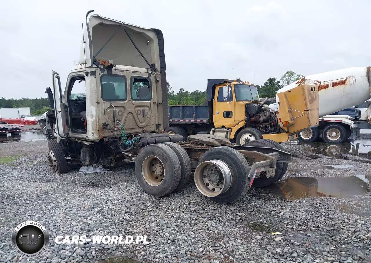 2018 Freightliner Cascadia 125 VIN:3AKJGEDR7JSJH7823 - 3