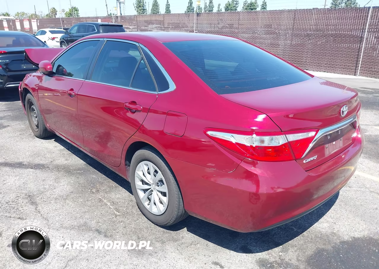 2016 Toyota Camry Le VIN:4T1BF1FK1GU596921 - 3