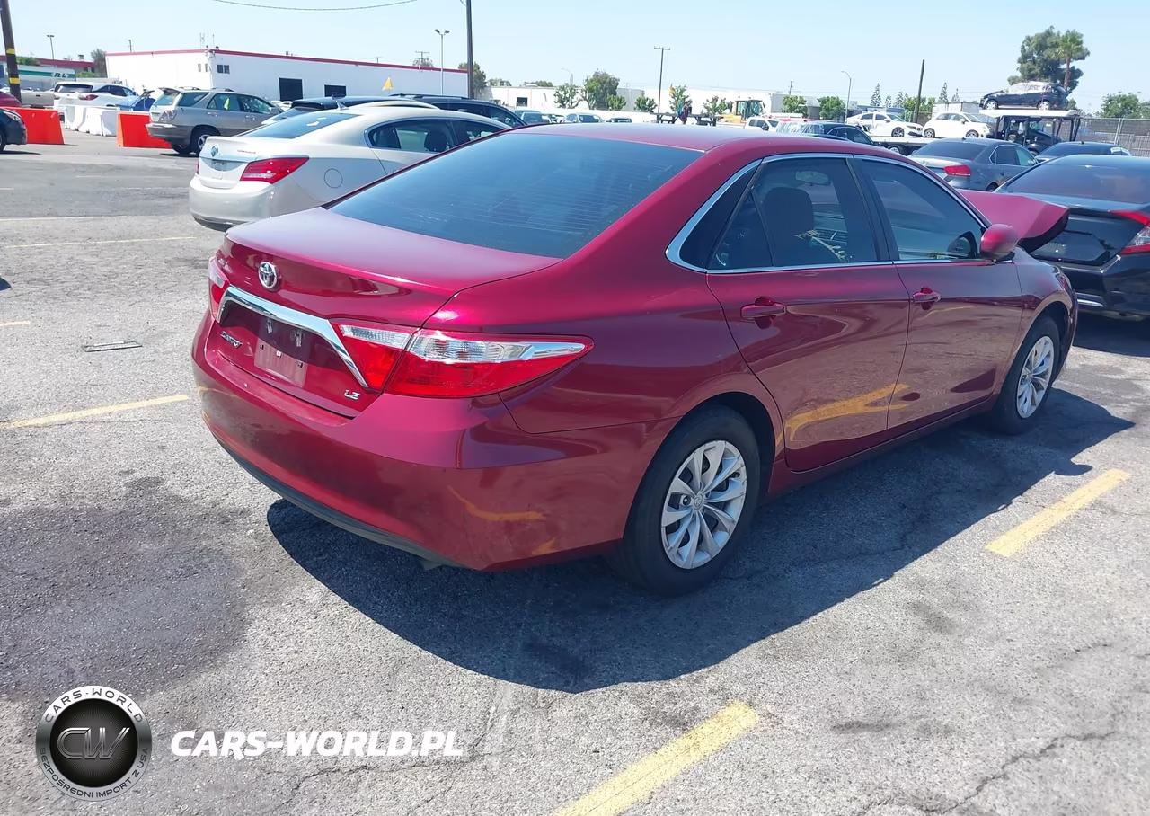 2016 Toyota Camry Le VIN:4T1BF1FK1GU596921 - 4