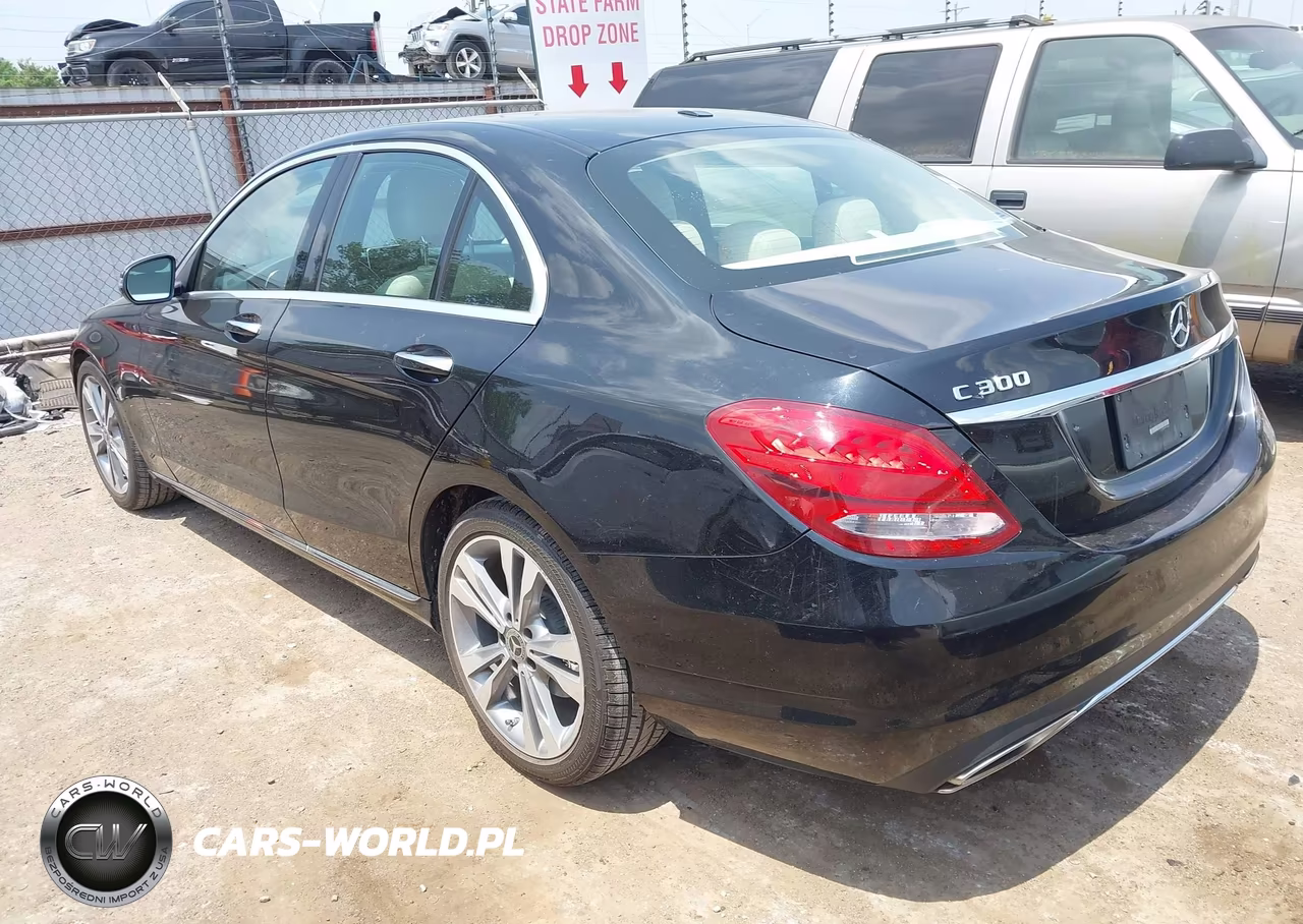 2018 Mercedes-Benz C 300 VIN:55SWF4JB8JU273608 - 3