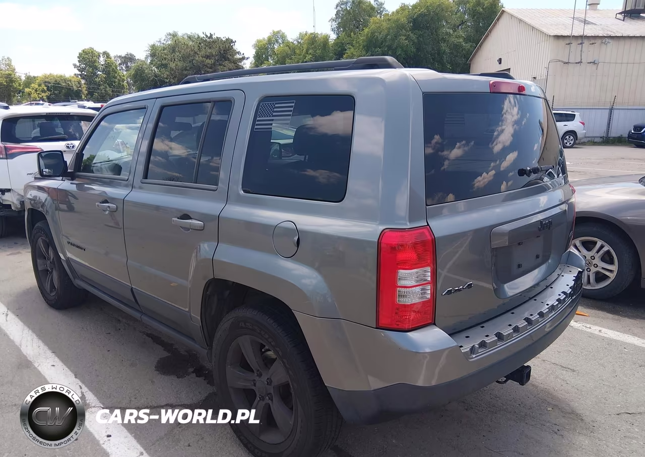 2012 Jeep Patriot Latitude VIN:1C4NJRFB1CD717620 - 3