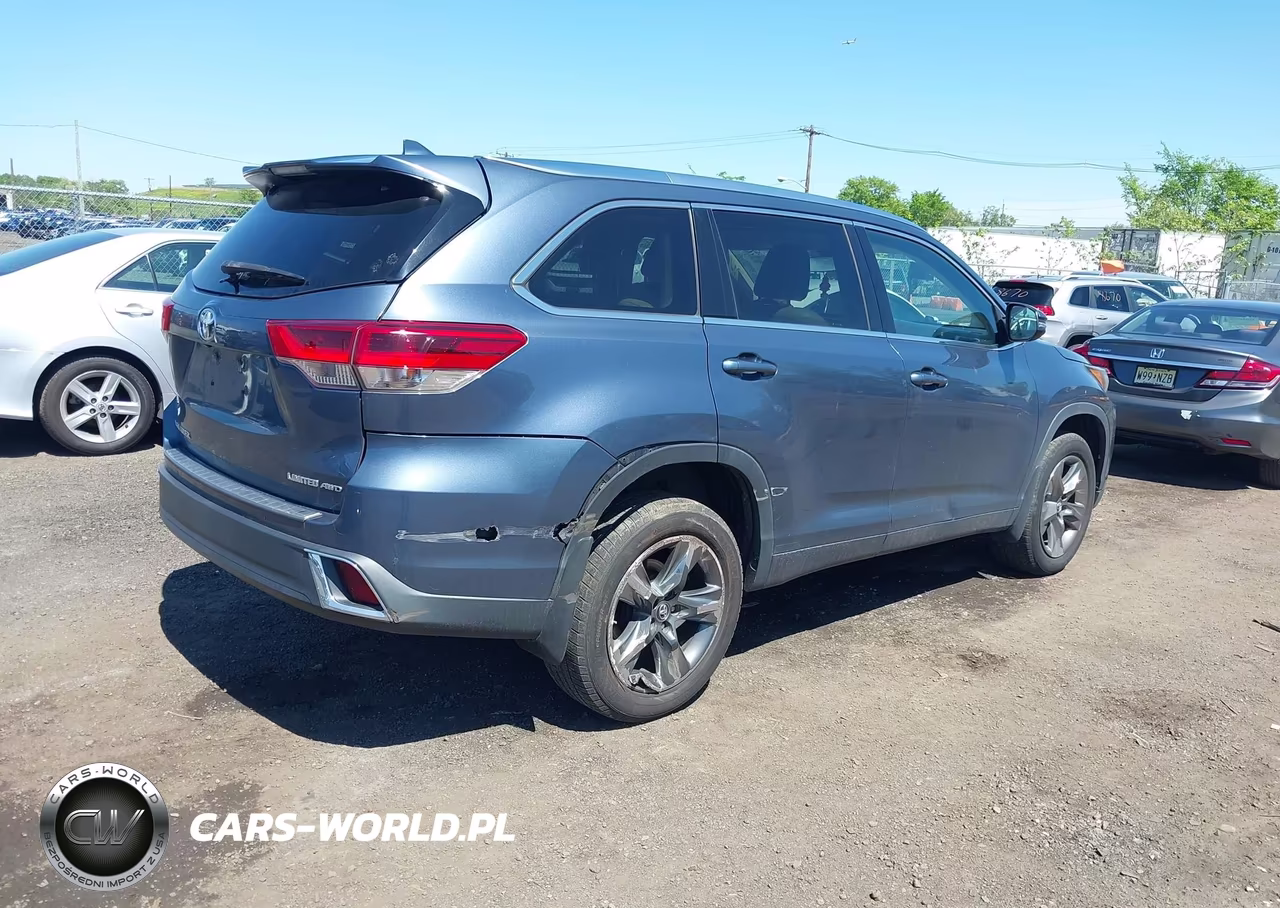 2017 Toyota Highlander Limited Platinum VIN:5TDDZRFH7HS435213 - 4