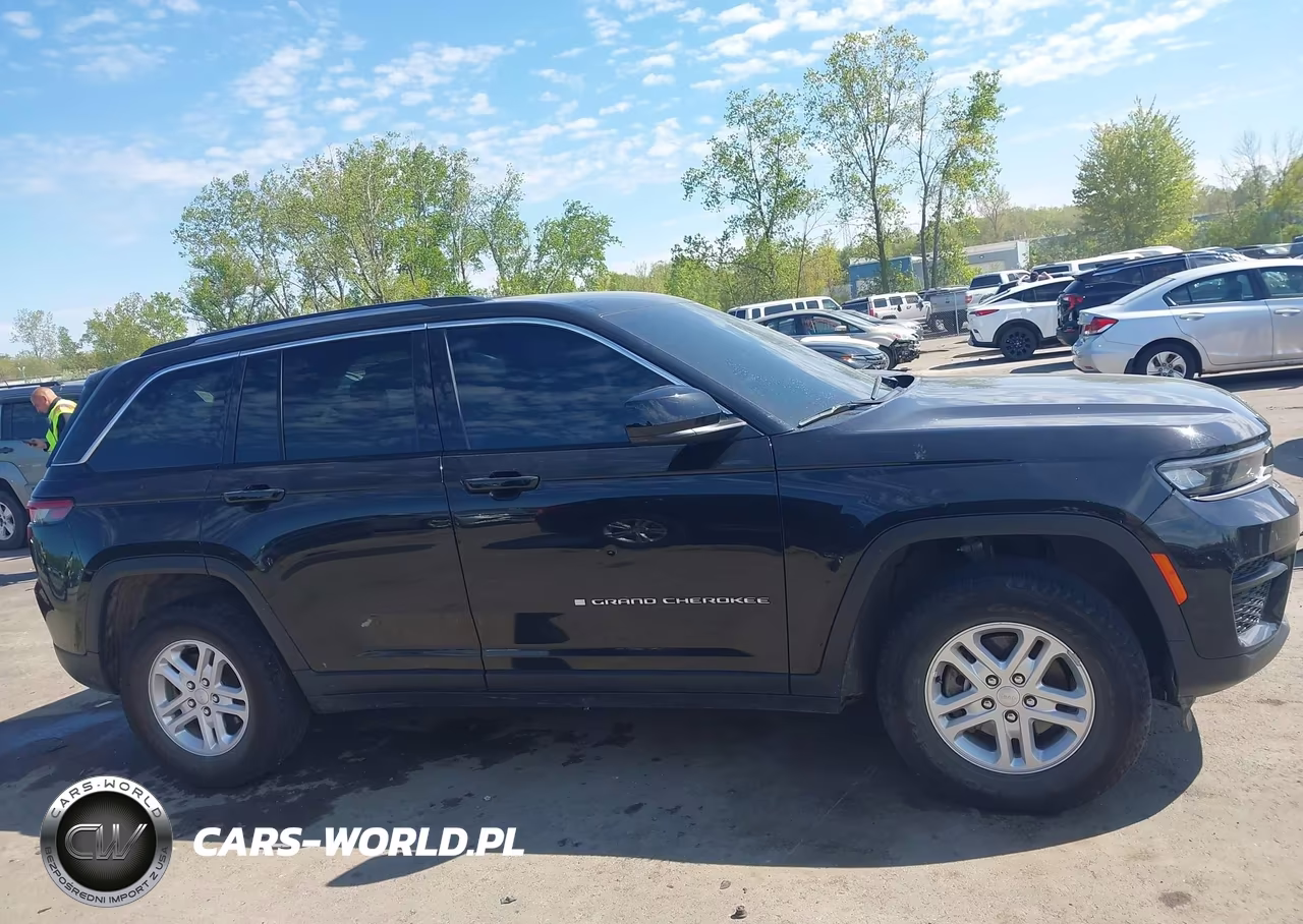 2023 Jeep Grand Cherokee Laredo 4X4 VIN:1C4RJHAG1P8911710 - 12