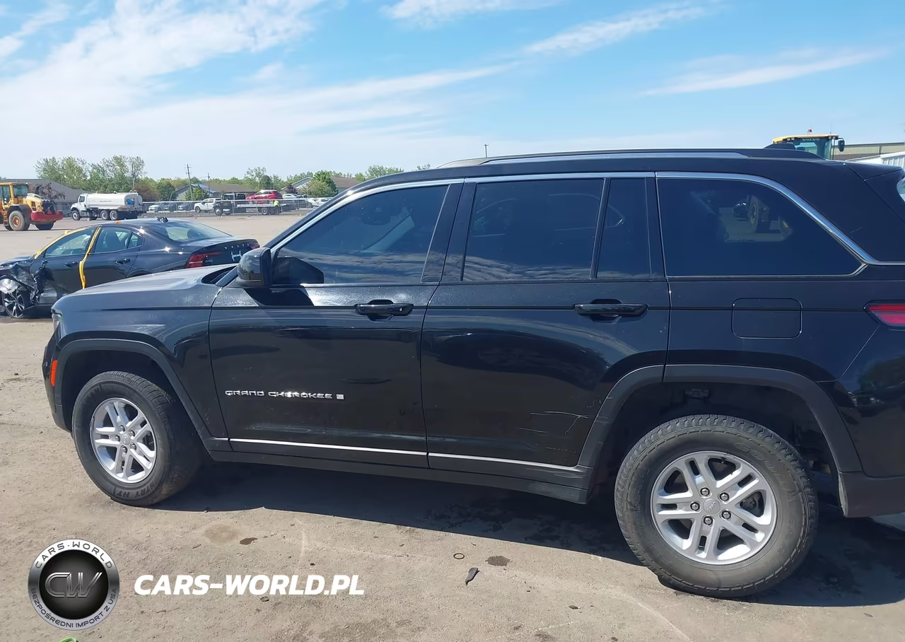 2023 Jeep Grand Cherokee Laredo 4X4 VIN:1C4RJHAG1P8911710 - 13