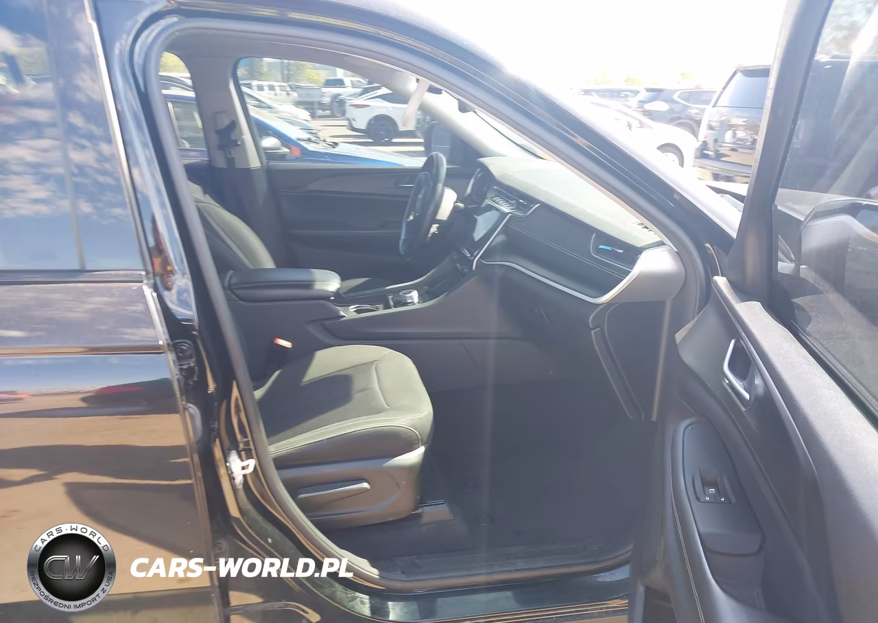 2023 Jeep Grand Cherokee Laredo 4X4 VIN:1C4RJHAG1P8911710 - 5