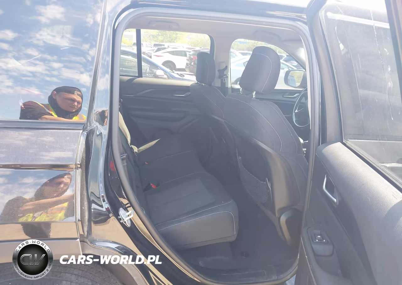 2023 Jeep Grand Cherokee Laredo 4X4 VIN:1C4RJHAG1P8911710 - 8