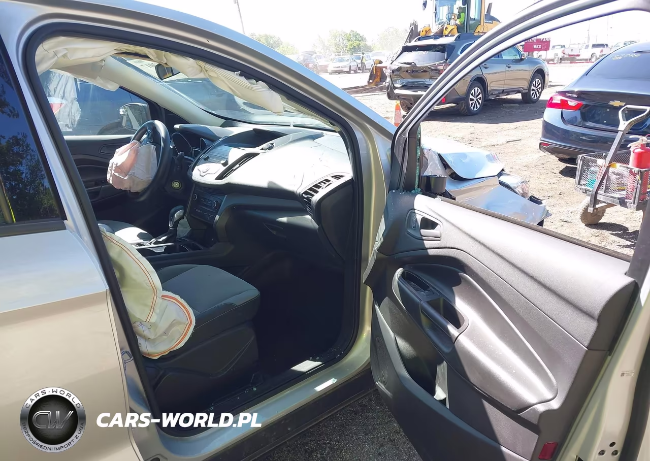 2019 Ford Escape S VIN:1FMCU0F71KUB52981 - 5