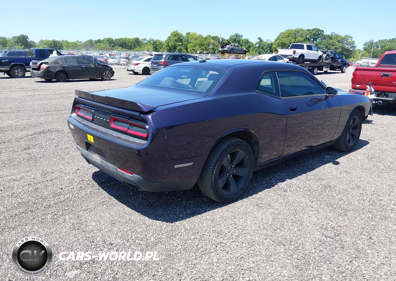 2015 Dodge Challenger Sxt VIN:2C3CDZAG1FH804009 - 4
