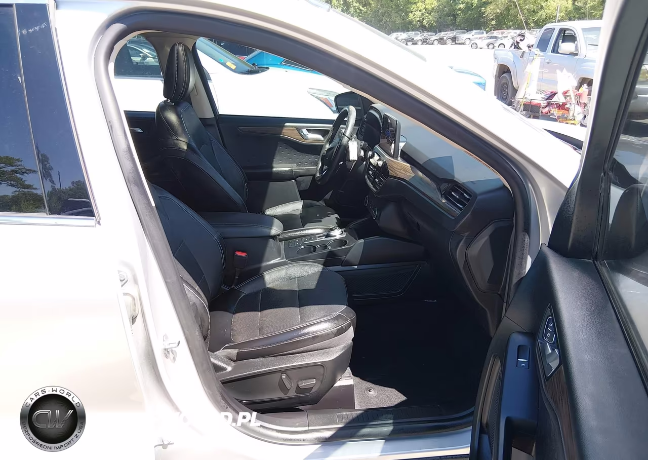 2020 Ford Escape Titanium VIN:1FMCU9J92LUA76931 - 5