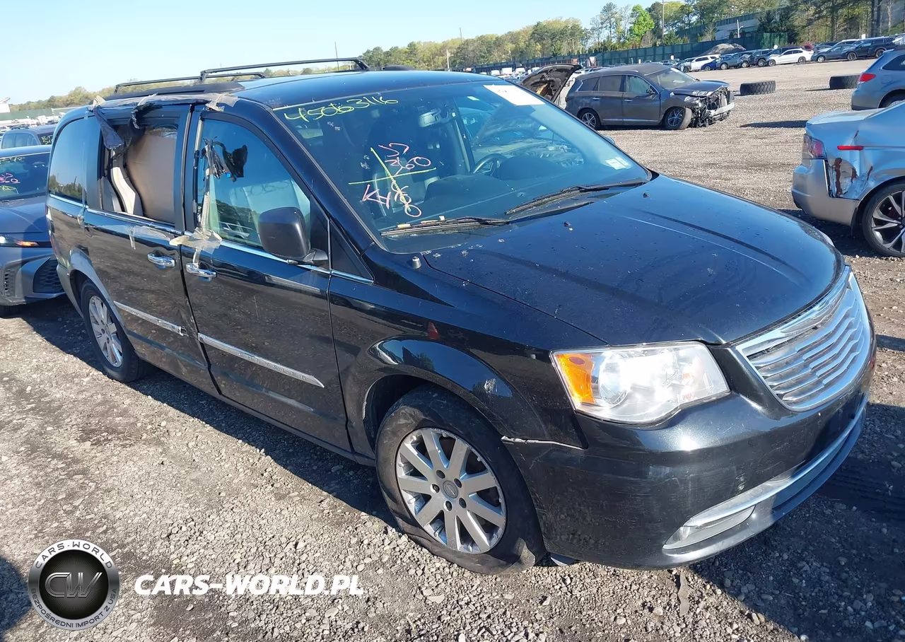 2016 Chrysler Town & Country Touring – zdjęcie 1 z 17