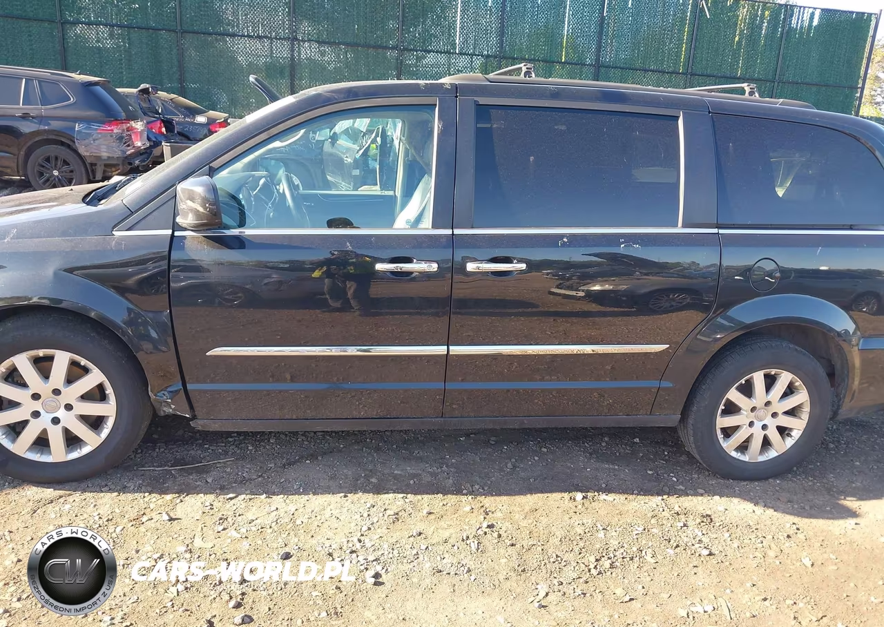 2016 Chrysler Town & Country Touring VIN:2C4RC1BG8GR248222 - 14