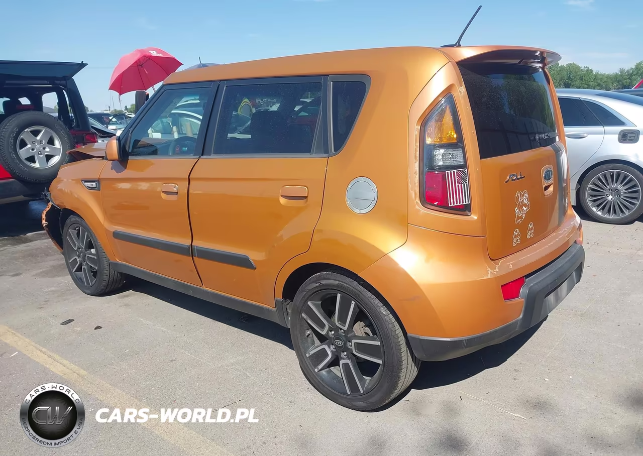 2010 Kia Soul + VIN:KNDJT2A28A7103151 - 3