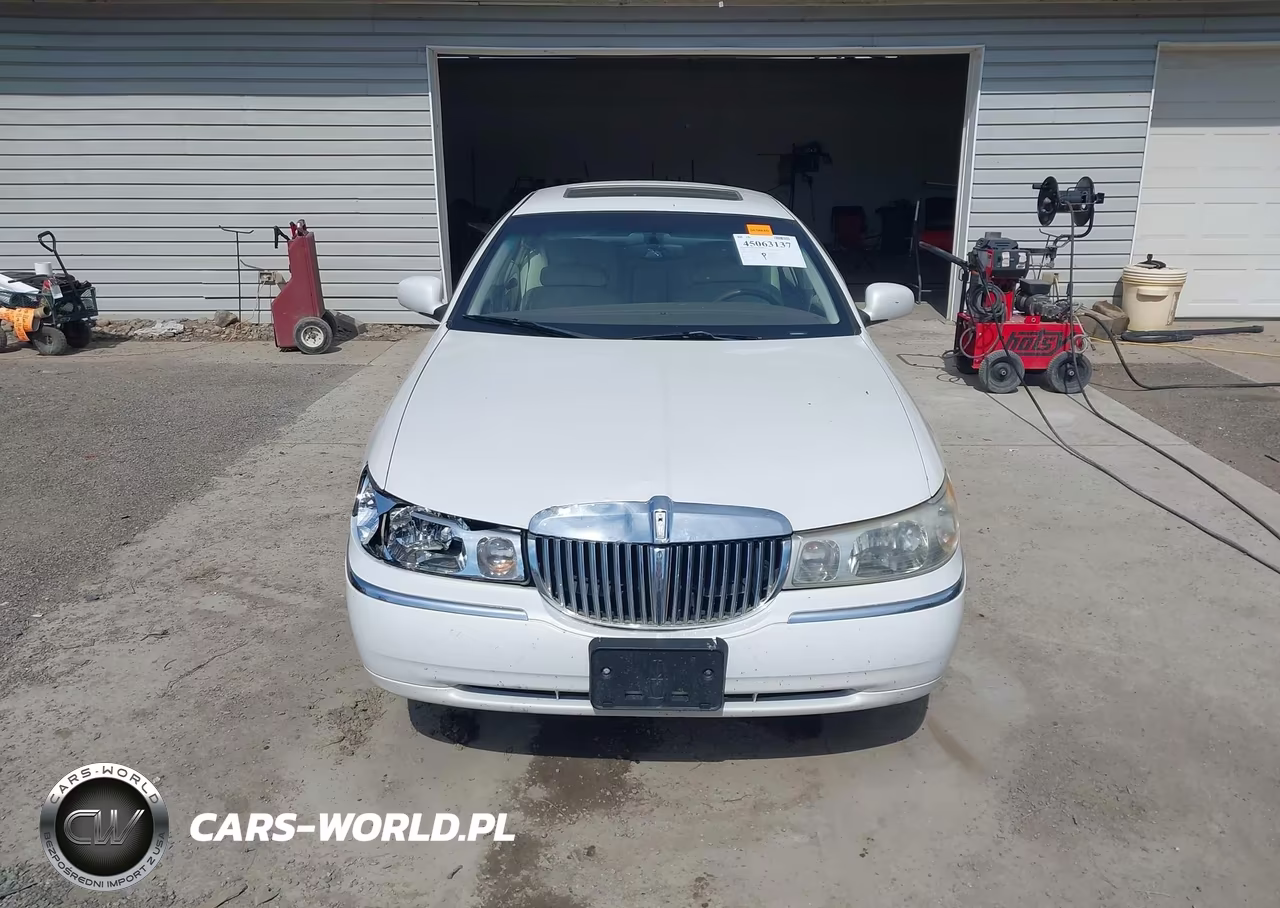 1998 Lincoln Town Car Signature VIN:1LNFM82W0WY723187 - 12