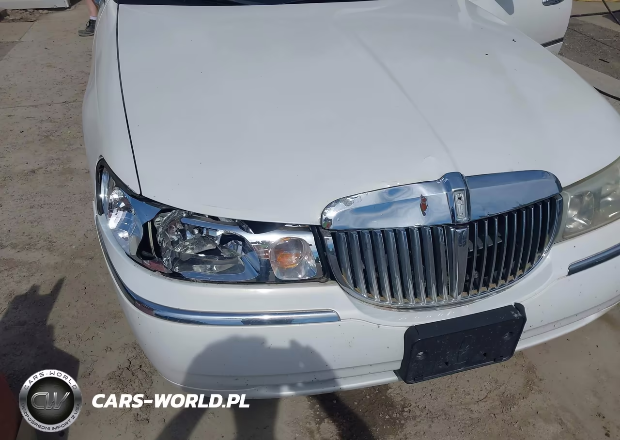 1998 Lincoln Town Car Signature VIN:1LNFM82W0WY723187 - 6